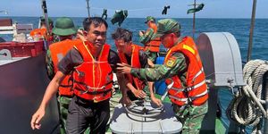 Tai nạn giao thông 28/5: Hai người đi xe máy tử vong sau va chạm xe container ở Tây Ninh