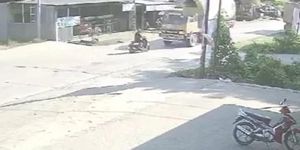 Xe máy tông trực diện xe tải, người đàn ông bị kéo lê 10m vẫn sống sót khó tin