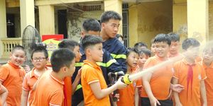 Xã Ô Diên tuyên truyền, trải nghiệm thực hành PCCC cho học sinh