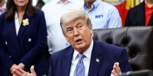Ông Trump tung điều kiện hòa bình, Iran tố 'nhào trộn thật giả'