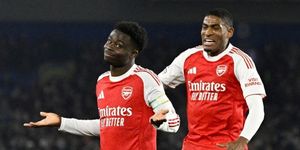 Arsenal hoàn hảo có thể tạo ra điều điên rồ trước PSG