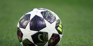 Các huyền thoại ủng hộ ai tại chung kết Champions League 2025/26?