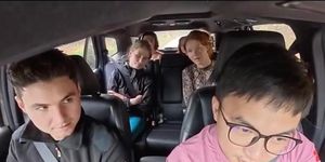 Khách Tây bật khóc khi chia tay tài xế taxi 'nói tiếng Anh như gió'