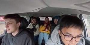 Tài xế taxi nói tiếng Anh lưu loát với khách Tây gây sốt