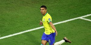 Casemiro nổi cáu vì bị hỏi nhiều về Neymar