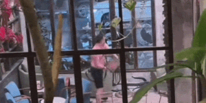 Xác minh vụ khách Tây đập phá, kẹp cổ thanh niên ở quán cà phê Đà Nẵng