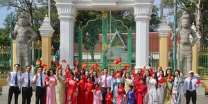 Áo dài 'kể chuyện' văn hóa Việt tại cố đô Siem Reap