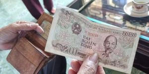 Nhận 2.000 đồng tiền hỗ trợ: Khi 'không tiền mặt' chưa đi cùng tư duy phục vụ