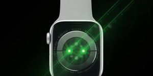 [GALLERY] Vì sao smartwatch luôn nhấp nháy đèn xanh dưới cổ tay?