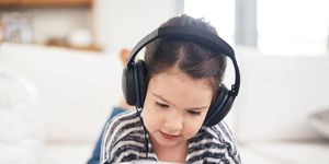 [GALLERY] 'Rác AI' bùng nổ trên mạng khiến trẻ em đối mặt nguy cơ mới
