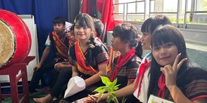 Món quà bất ngờ trong lễ bế giảng của học sinh vùng cao