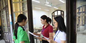 Thi lớp 10 Hà Nội: Thí sinh bắt đầu làm bài môn thi Ngữ văn