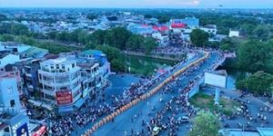 Hàng ngàn người tham gia rước Phật từ Quốc tự Diệu Đế lên Tổ đình Từ Đàm