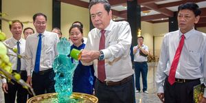 Chủ tịch Quốc hội Trần Thanh Mẫn thăm và chúc mừng Đức Pháp chủ GHPGVN nhân Đại lễ Phật đản PL.2570