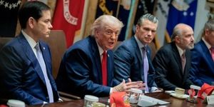Ông Trump thông báo dỡ phong tỏa hải quân với Iran