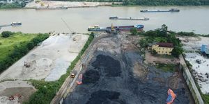 Tiếp vụ xe tải chạy rầm rập trên tuyến đê sông Luộc ở Hưng Yên: Những dấu hỏi trong công tác quản lý?