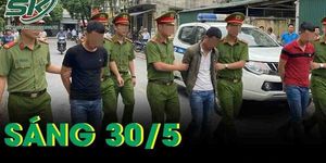 Cả phố kinh hoàng chứng kiến 3 kẻ côn đồ truy sát người đàn ông, tấn công vào chỗ hiểm
