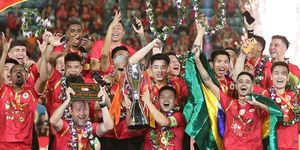 Khoảnh khắc Công an Hà Nội FC nâng cao cúp vô địch V-League 2025/26