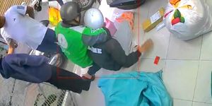 Phát hiện tài xế dùng ma túy, công an bắt giữ 2 người liên quan