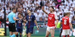 Arsenal gây bất ngờ với pha giao bóng lạ ở chung kết Champions League