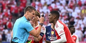 Lý do Arsenal mất quả phạt góc cuối hiệp 1 chung kết Champions League