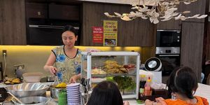 Bà chủ hủ tiếu, cơm tấm, cá viên chiên 'giàu nhất TikTok'