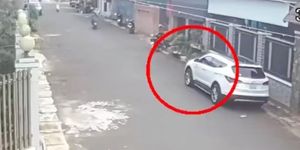 Bé trai 12 tuổi lén lái xe hơi của người phụ nữ lạ