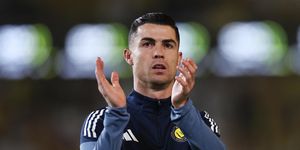 Ronaldo xả hơi cùng gia đình trước thềm World Cup