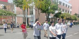 Sáng 31/5, gần 125.000 học sinh Hà Nội hoàn thành bài thi môn Toán vào 10
