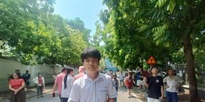 Thí sinh Hà Nội rời phòng thi với nhiều cung bậc cảm xúc