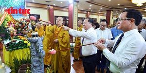 Trang nghiêm Đại lễ Phật đản Phật lịch 2570 tại chùa Quán Sứ