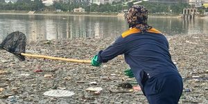 Hà Nội: Tái diễn tình trạng cá chết bốc mùi hôi thối ở công viên hơn 700 tỷ đồng