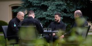 Tổng thống Ukraine họp khẩn với lãnh đạo cấp cao trước đàm phán quan trọng