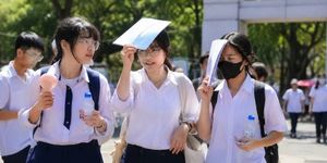 Hà Nội nắng nóng trong ngày thi thứ hai vào lớp 10
