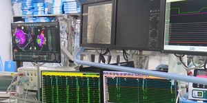 Y tế Hà Nội phát triển kỹ thuật cao chuẩn quốc tế