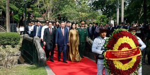 Tổng Bí thư, Chủ tịch nước Tô Lâm dâng hoa tại Tượng đài Chủ tịch Hồ Chí Minh tại Philippines