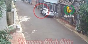 Thót tim clip bé trai 12 tuổi lái ô tô qua nhiều con hẻm, xảy ra va chạm với taxi: Chủ xe tiết lộ bất ngờ về 'tài xế nhí'