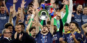 Kvaratskhelia gõ cửa Quả bóng Vàng