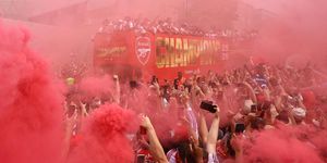 Buổi diễu hành chưa từng có của CĐV Arsenal