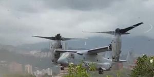 Video máy bay Mỹ diễn tập trên bầu trời thủ đô của Venezuela