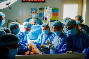 Kỳ tích y học: Bệnh viện hàng đầu Singapore gửi bệnh nhân sang Việt Nam để 'tìm sự sống'