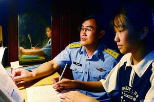 Người 'cha nuôi' trong quân ngũ và hành trình nâng bước em tới trường