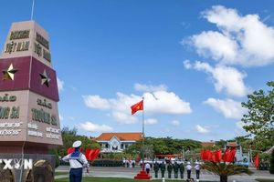 Mang lá cờ Tổ quốc ra nơi đầu sóng ngọn gió ở Trường Sa