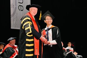 Từ lái máy cày, xúc than đến học bổng tiến sĩ toàn phần tại Úc ở tuổi 21