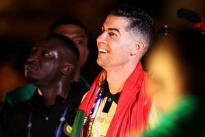 Ronaldo lại lập kỷ lục triệu đô