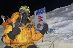 Bác sĩ Việt Nam lập kỷ lục chinh phục 3 đỉnh Everest trong 4 ngày