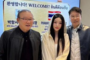 CĐV Thái Lan vui mừng khi HLV Park Hang Seo đến Thai League
