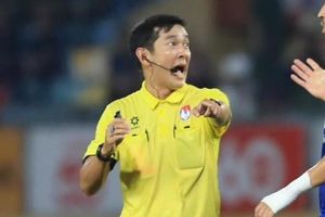 VFF nhận sai, đình chỉ trọng tài làm ảnh hưởng cuộc đua trụ hạng