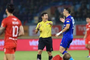 VFF 'treo còi' trọng tài thổi phạt đền Thể Công Viettel trận hòa PVF-CAND