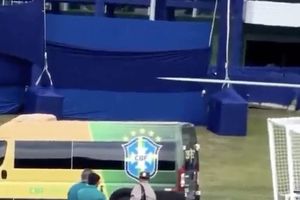 Neymar 'chơi trội' trong ngày hội quân cùng tuyển Brazil